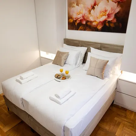 Sun Apartment *